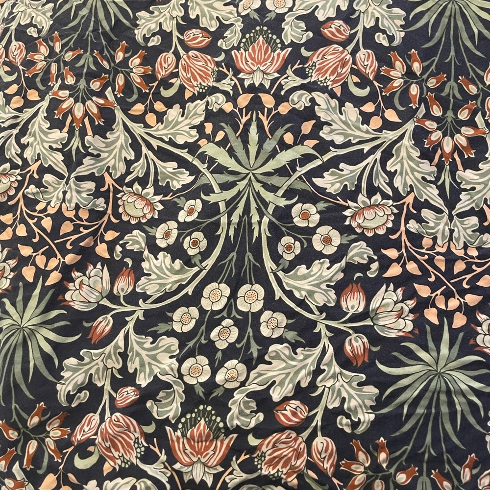 King size William Morris Printed floral green and navy blue duvet cover n shams